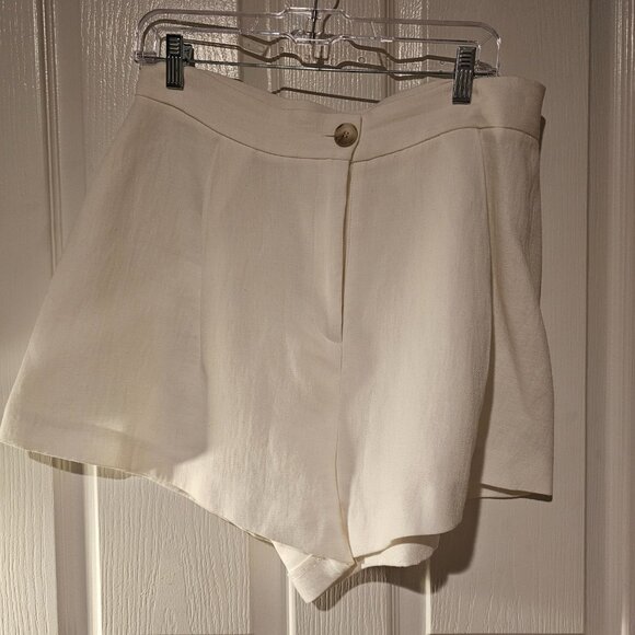 River Island linen mix tailored shorts in white - Picture 4 of 6